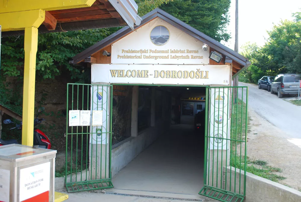 Eingang zum Tunnel Ravne Eingang zum Tunnel Ravne